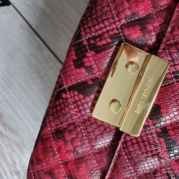 MICAHEL Michael Kors RETAIL Fucshia Snakeskin Crossbody - Picture 9 of 16